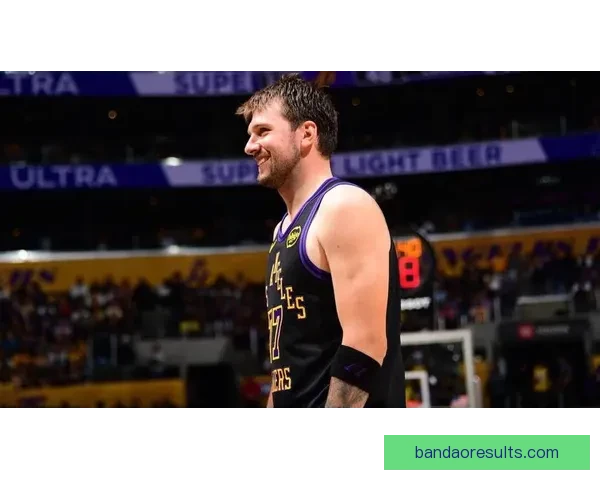 湖人横扫骑士迎四连胜 东契奇复出豪取42分哈登贡献17分