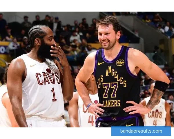 湖人横扫骑士迎四连胜 东契奇复出豪取42分哈登贡献17分